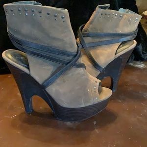 Barely Worn go max size 9 heels